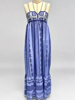 Robe de vacances à épaules dénudées sans manches en maille patchwork bretelles et col chic couleur pêche.