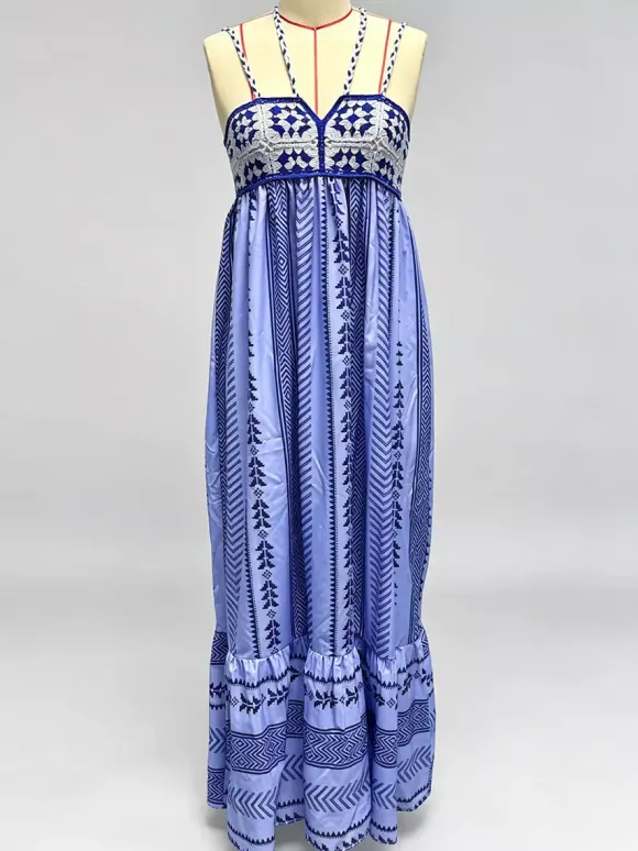 Robe de vacances à épaules dénudées sans manches en maille patchwork bretelles et col chic couleur pêche.