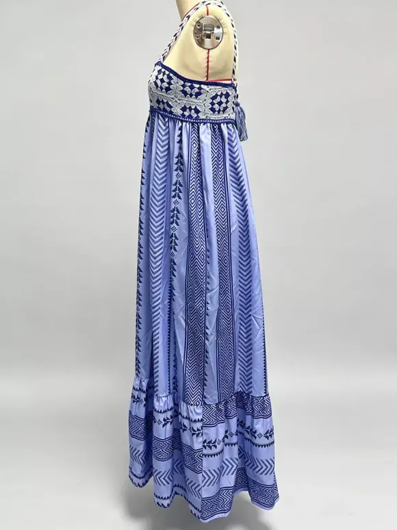 Robe de vacances à épaules dénudées sans manches en maille patchwork bretelles et col chic couleur pêche.