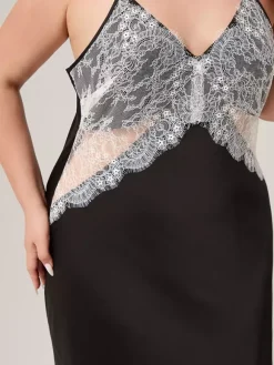 Robe d'intérieur sans manches dos nu à bretelles et col montant