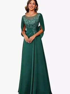 Robe d'invitée pour la mère de la mariée décolleté illusion manches mi-longues coupe trapèze en dentelle longueur au sol idéale pour un mariage.