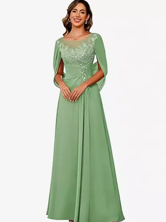 Robe d'invitée pour la mère de la mariée décolleté illusion manches mi-longues coupe trapèze en dentelle longueur au sol idéale pour un mariage.