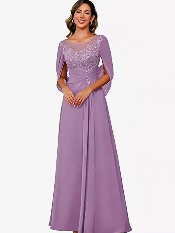 Robe d'invitée pour la mère de la mariée décolleté illusion manches mi-longues coupe trapèze en dentelle longueur au sol idéale pour un mariage.