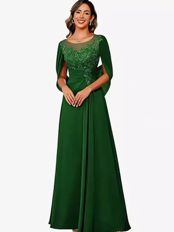 Robe d'invitée pour la mère de la mariée décolleté illusion manches mi-longues coupe trapèze en dentelle longueur au sol idéale pour un mariage.