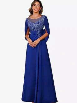 Robe d'invitée pour la mère de la mariée décolleté illusion manches mi-longues coupe trapèze en dentelle longueur au sol idéale pour un mariage.