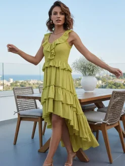 Robe d'été bohème à volants asymétrique pour femme - Robe midi fluide à volants col en V smocké sans manches - Idéale pour les vacances d'été à la plage 2026