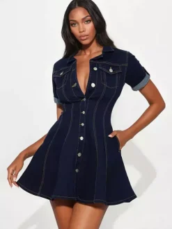Robe en jean courte à manches courtes pour femme - Robe patineuse en jean bleu sexy col V coupe évasée et boutons - Idéale pour une soirée décontractée d'été 2026