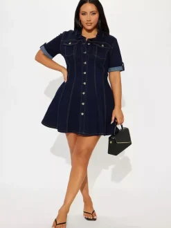 Robe en jean courte à manches courtes pour femme - Robe patineuse en jean bleu sexy col V coupe évasée et boutons - Idéale pour une soirée décontractée d'été 2026