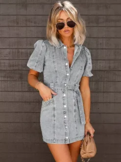 Robe en jean à manches bouffantes pour femme - Robe mini boutonnée bleu clair délavée style vintage avec ceinture - Collection été 2026