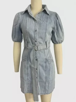 Robe en jean à manches bouffantes pour femme - Robe mini boutonnée bleu clair délavée style vintage avec ceinture - Collection été 2026