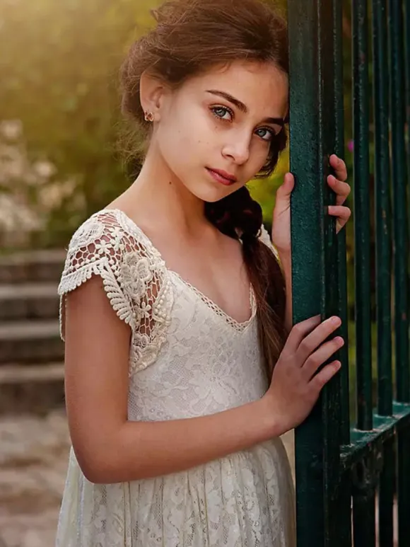 Robe fille de fleur bohémienne ivoire en dentelle noeud sur dos robe cortège enfant