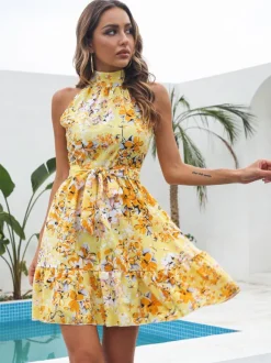 Robe Fleurie Courte Imprimée Femme avec Bretelles avec Épaule Dénudée Coupe Cintrée à Lacets Bas Evasée