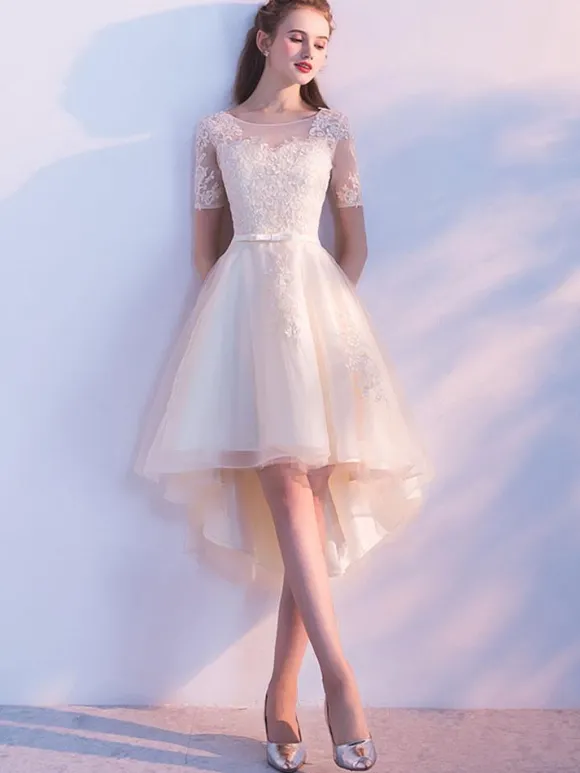 Robe fête de la rentrée A-ligne en tulle champagne col rond avec ceinture asymétrique