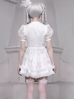 Robe gothique Lolita blanche en dentelle avec n艙ud et volants