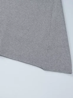 Robe grise mignonne à manches longues plissées col en V idéale pour une soirée en amoureux