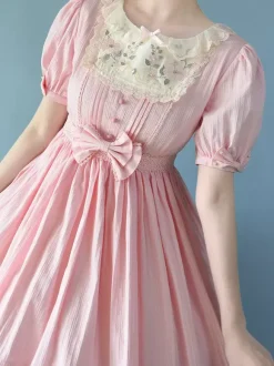 Robe Lolita classique en polyester à manches courtes couleur lavande.