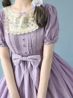 Robe Lolita classique en polyester à manches courtes couleur lavande.