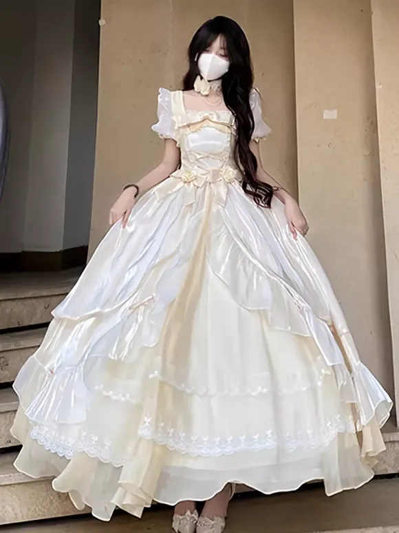 Robe Lolita douce en maille de soie à manches courtes robe à volants superposés style thé robe longue