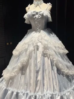 Robe Lolita féerique bleu ciel en dentelle à volants multiples idéale pour un goûter.