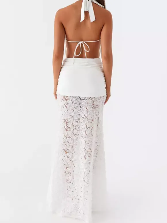 Robe longue blanche à col licou avec jupe fleurie 3D 2026