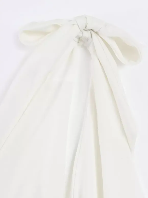 Robe longue blanche à col licou avec jupe fleurie 3D 2026