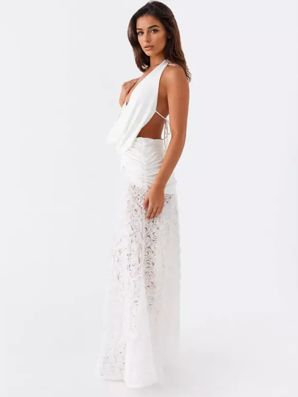 Robe longue blanche à col licou avec jupe fleurie 3D 2026