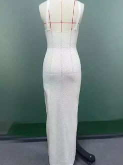 Robe longue blanche en crochet pour femme - Robe moulante bohème à col en V sans manches et fente latérale - Idéale pour l'été et les vacances à la plage (collection 2026)
