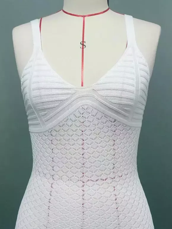 Robe longue blanche en crochet pour femme - Robe moulante bohème à col en V sans manches et fente latérale - Idéale pour l'été et les vacances à la plage (collection 2026)