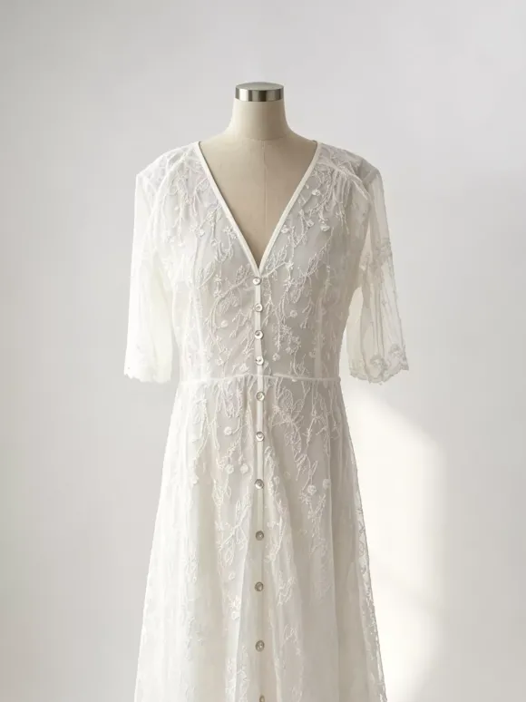 Robe longue bohème en dentelle blanche pour femme - Robe courte à manches courtes et boutons brodés - Tenue d'été idéale pour la plage les mariages et les fêtes (collection 2026)