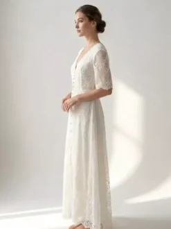 Robe longue bohème en dentelle blanche pour femme - Robe courte à manches courtes et boutons brodés - Tenue d'été idéale pour la plage les mariages et les fêtes (collection 2026)