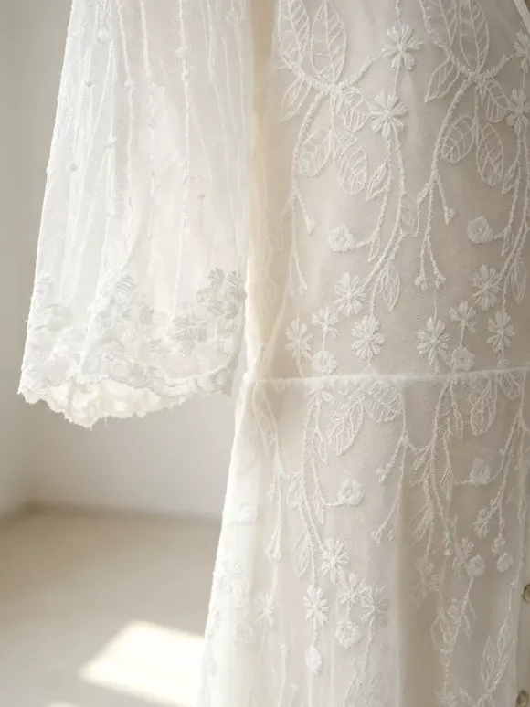 Robe longue bohème en dentelle blanche pour femme - Robe courte à manches courtes et boutons brodés - Tenue d'été idéale pour la plage les mariages et les fêtes (collection 2026)