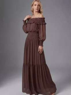 Robe longue bohème à épaules dénudées pour femme - Robe longue marron à volants en mousseline de soie taille smockée et manches longues étagées - Idéale pour une soirée romantique à la plage (2026)