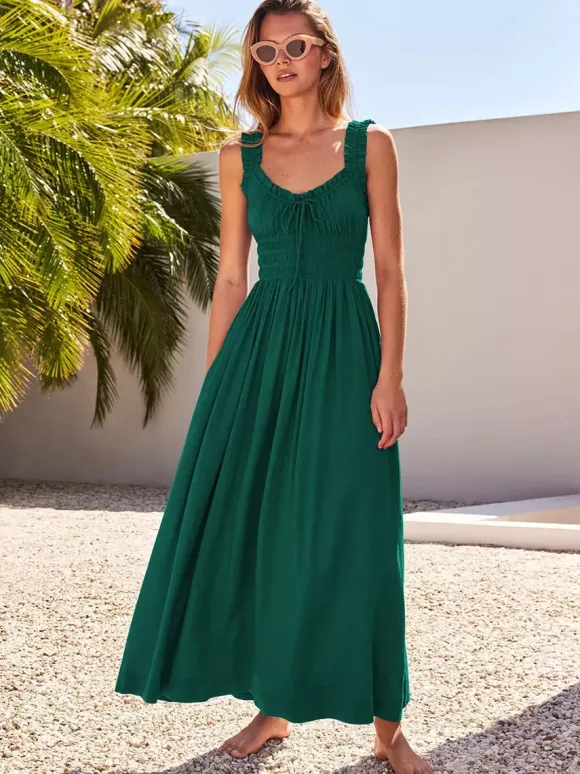 Robe longue crème à col V et bretelles volantées pour femme style estival élégant