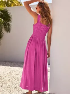 Robe longue crème à col V et bretelles volantées pour femme style estival élégant