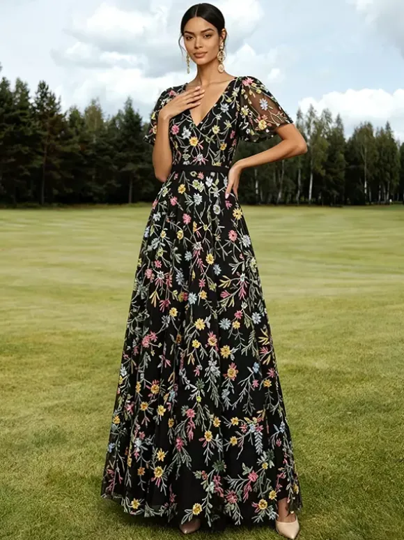 Robe longue de soirée lilas poudré en tulle brodé de fleurs col V manches courtes papillon coupe trapèze robe d'invitée de mariage