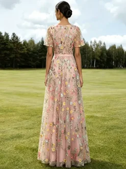 Robe longue de soirée lilas poudré en tulle brodé de fleurs col V manches courtes papillon coupe trapèze robe d'invitée de mariage