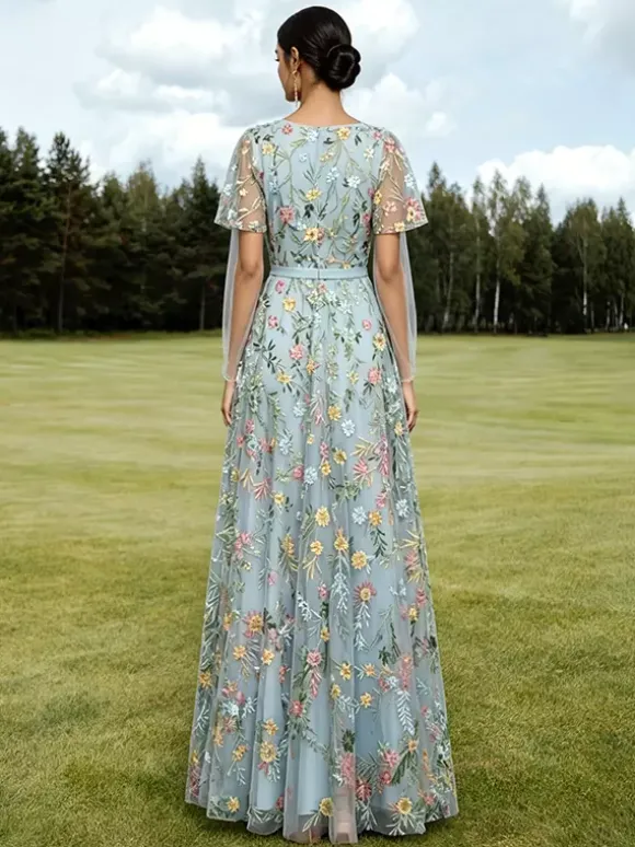 Robe longue de soirée lilas poudré en tulle brodé de fleurs col V manches courtes papillon coupe trapèze robe d'invitée de mariage