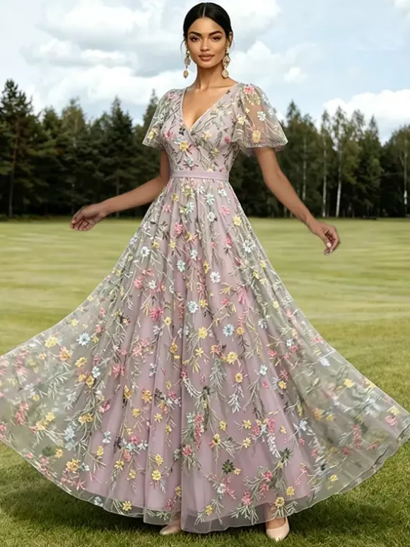 Robe longue de soirée lilas poudré en tulle brodé de fleurs col V manches courtes papillon coupe trapèze robe d'invitée de mariage