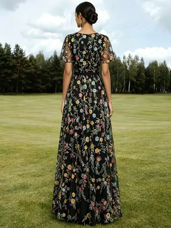 Robe longue de soirée lilas poudré en tulle brodé de fleurs col V manches courtes papillon coupe trapèze robe d'invitée de mariage