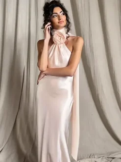 Robe longue dos nu élégante à rosettes pour femme - Robe sans manches en satin soyeux col drapé - Idéale pour les soirées de printemps 2026