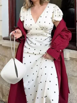 Robe longue d'été décontractée couleur abricot manches courtes et col en V pour femme.