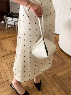 Robe longue d'été décontractée couleur abricot manches courtes et col en V pour femme.