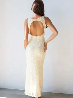 Robe longue en dentelle sans manches décolleté en V profond et dos nu été 2026