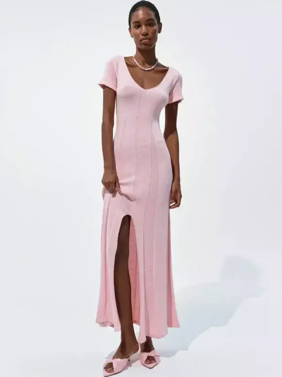 Robe longue en maille rose pâle à col V pour femme style élégant au quotidien