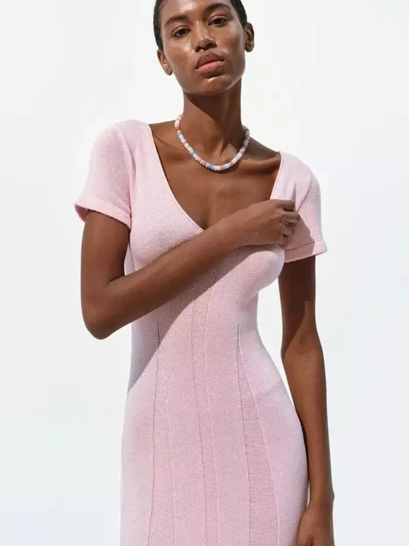 Robe longue en maille rose pâle à col V pour femme style élégant au quotidien