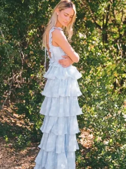 Robe longue maxi à volants et fleurs bleu clair pour femme - Robe d'été longue dos nu à étages style cottagecore - Garden-party d'été 2026