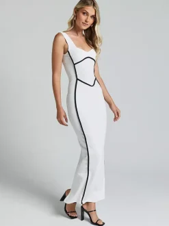 Robe longue moulante à contraste de couleurs pour l'été 2026