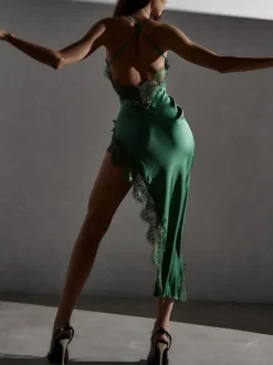 Robe Longue Moulante Femme avec Bretelles à Col Décolleté Coupe Cintrée avec Fente Unicolore