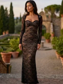 Robe longue moulante élégante en dentelle florale noire avec boléro collection 2026