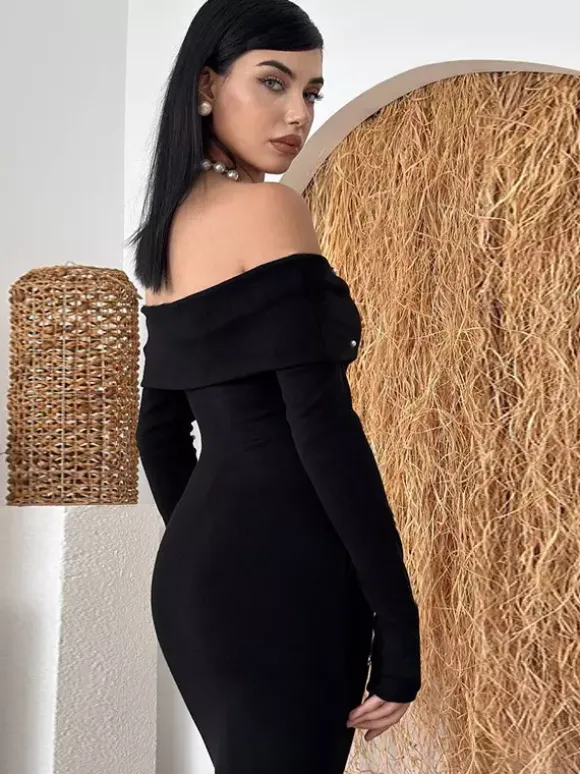 Robe longue moulante noire à épaules dénudées et fente au dos ornée de perles élégantes - Tenue de soirée printemps 2026